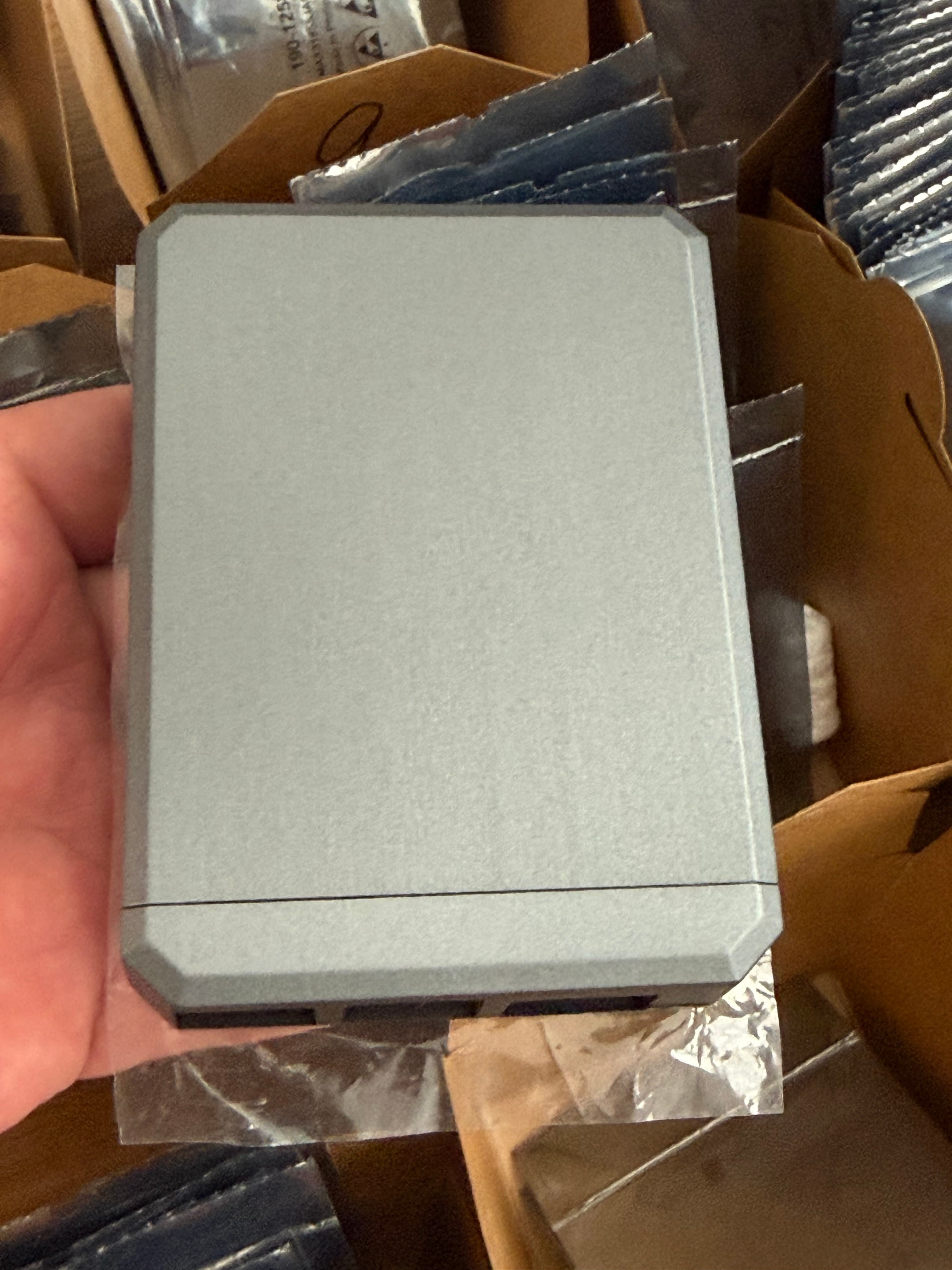 Lot of 300 aluminium passive-cooling cases for Raspberry Pi 4, factory clearance